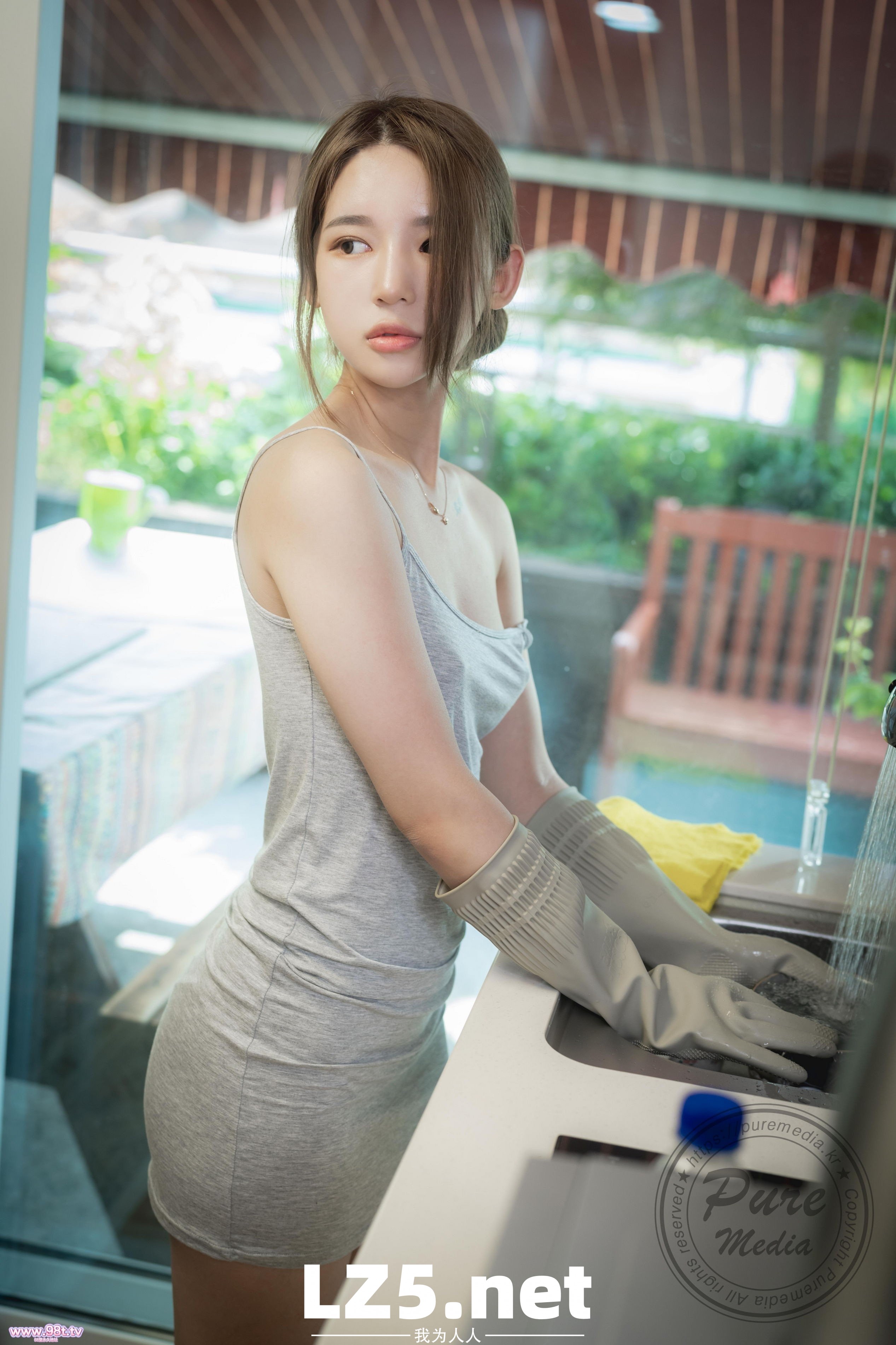yeha女神早上送我出门后和快递小哥做饭[158P]