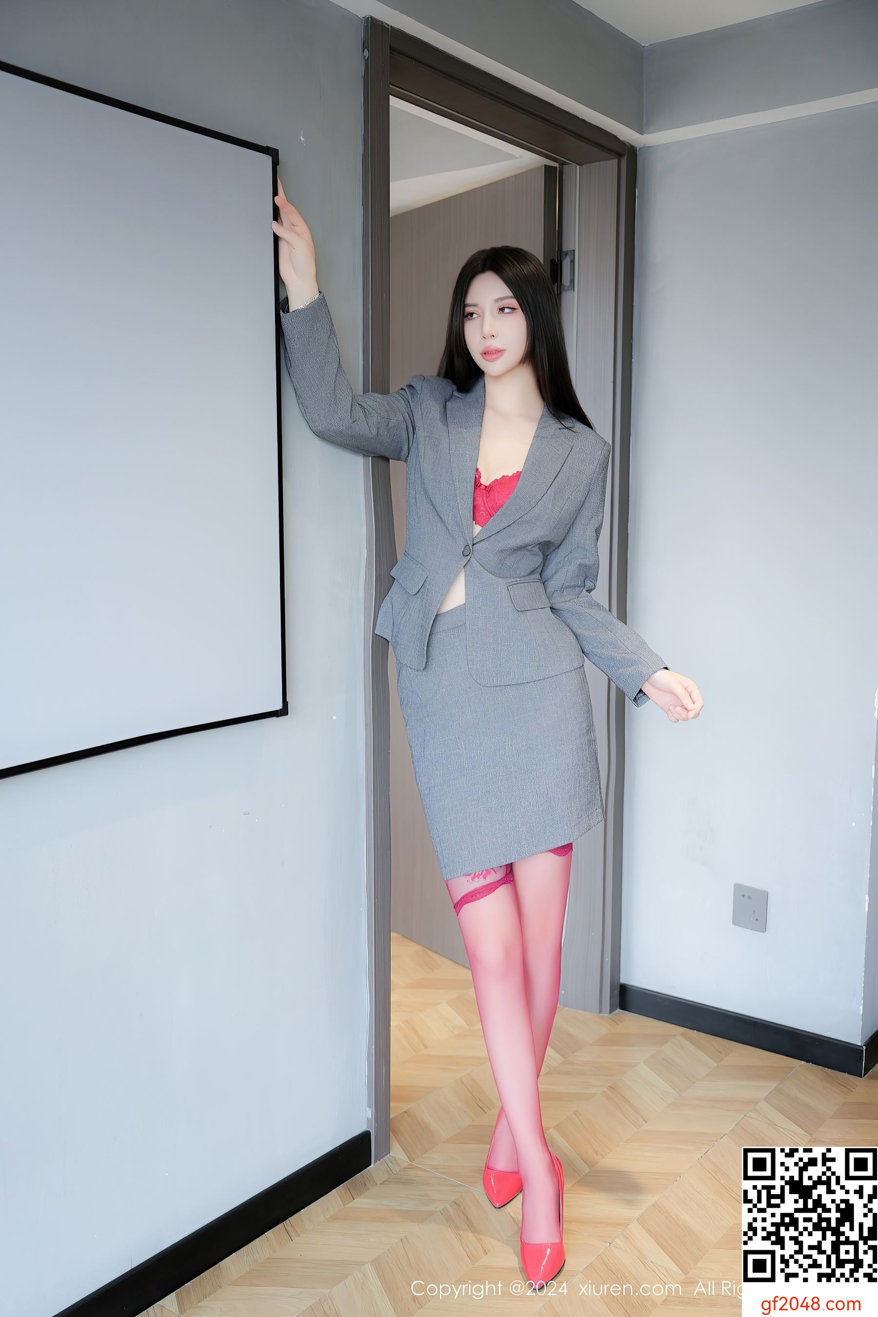 [XiuRen秀人网] No.8967 曼柔 丝袜美腿