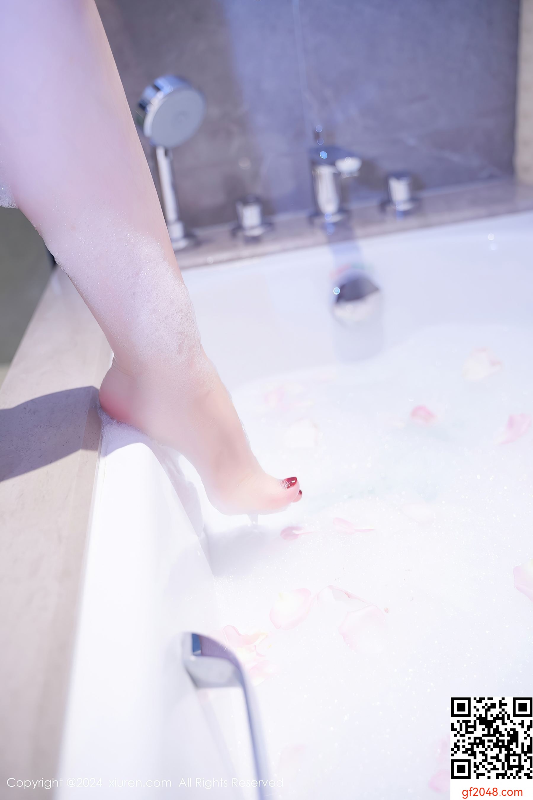 [XiuRen秀人网] No.8416 美七 Mia 性感美腿
