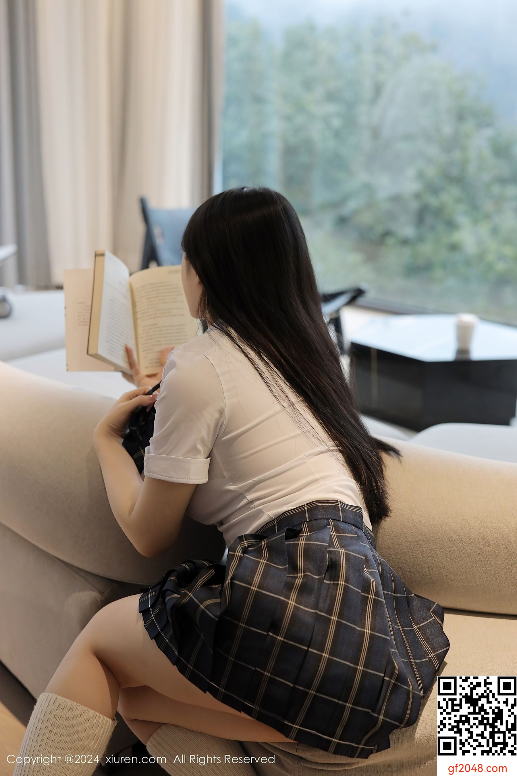 [XiuRen秀人网] No.8173 陈小花 丝袜美腿