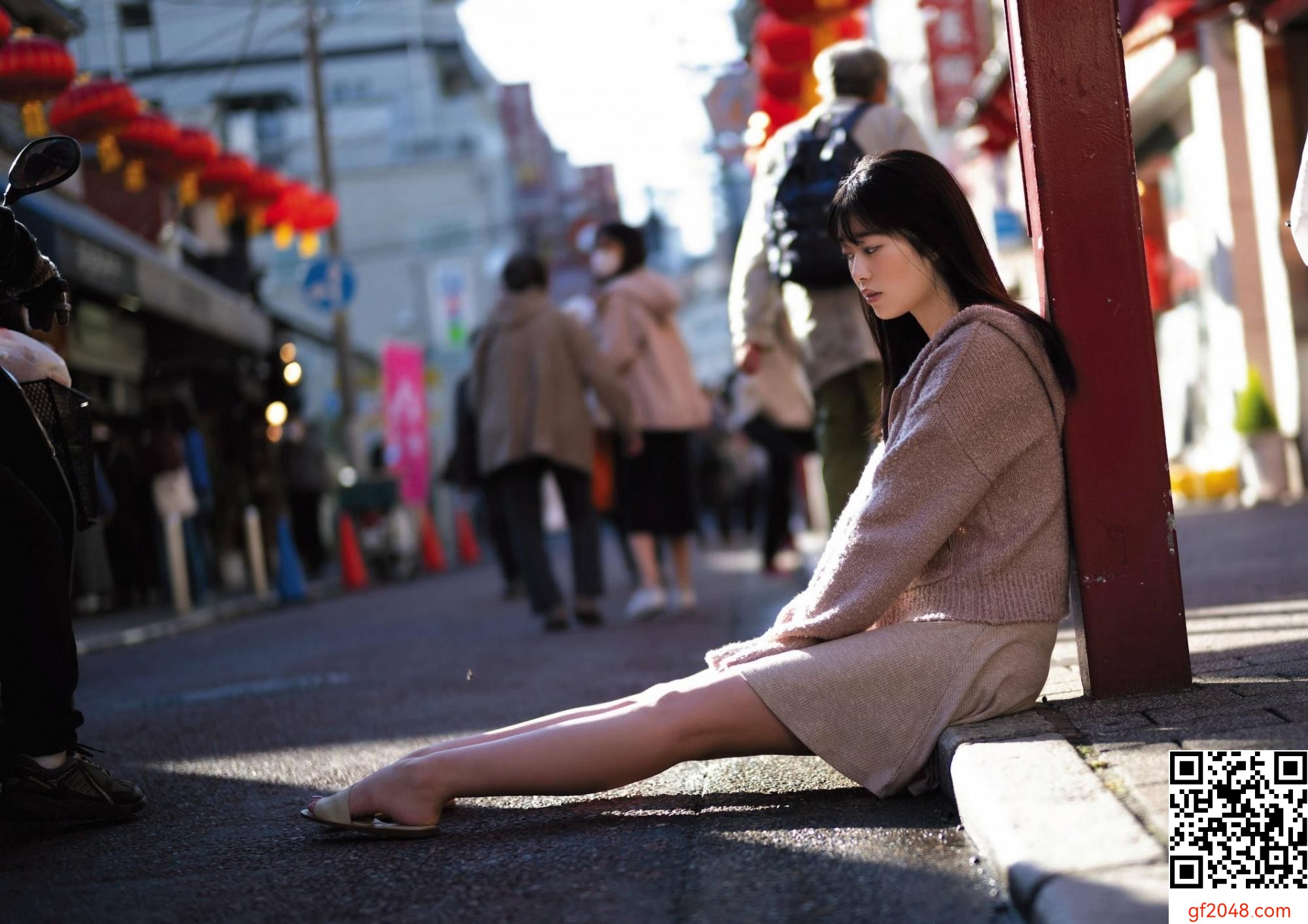 [杉本愛美莉] 驚見誘人小蠻腰 整體魅力滿分 (18P)
